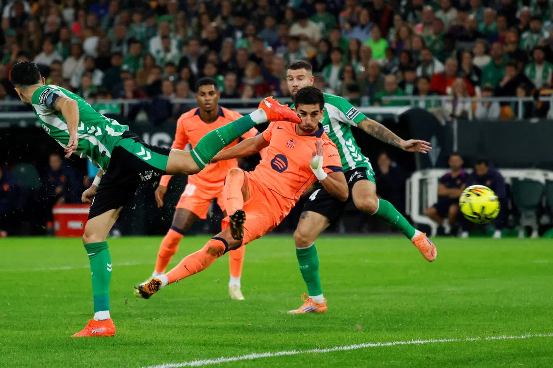 Torres Treble Sends Barcelona Four Points Clear After Eight-Goal Thriller